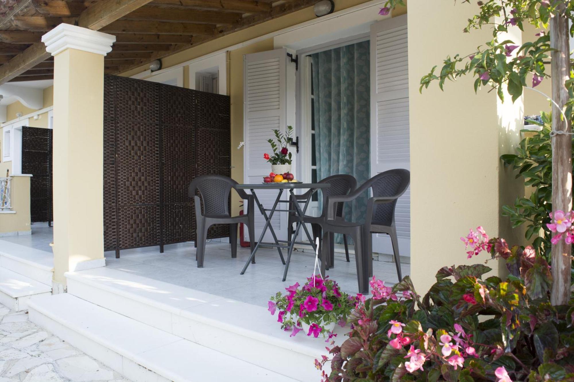 Marina Apartments, Agios Gordios  Exterior photo