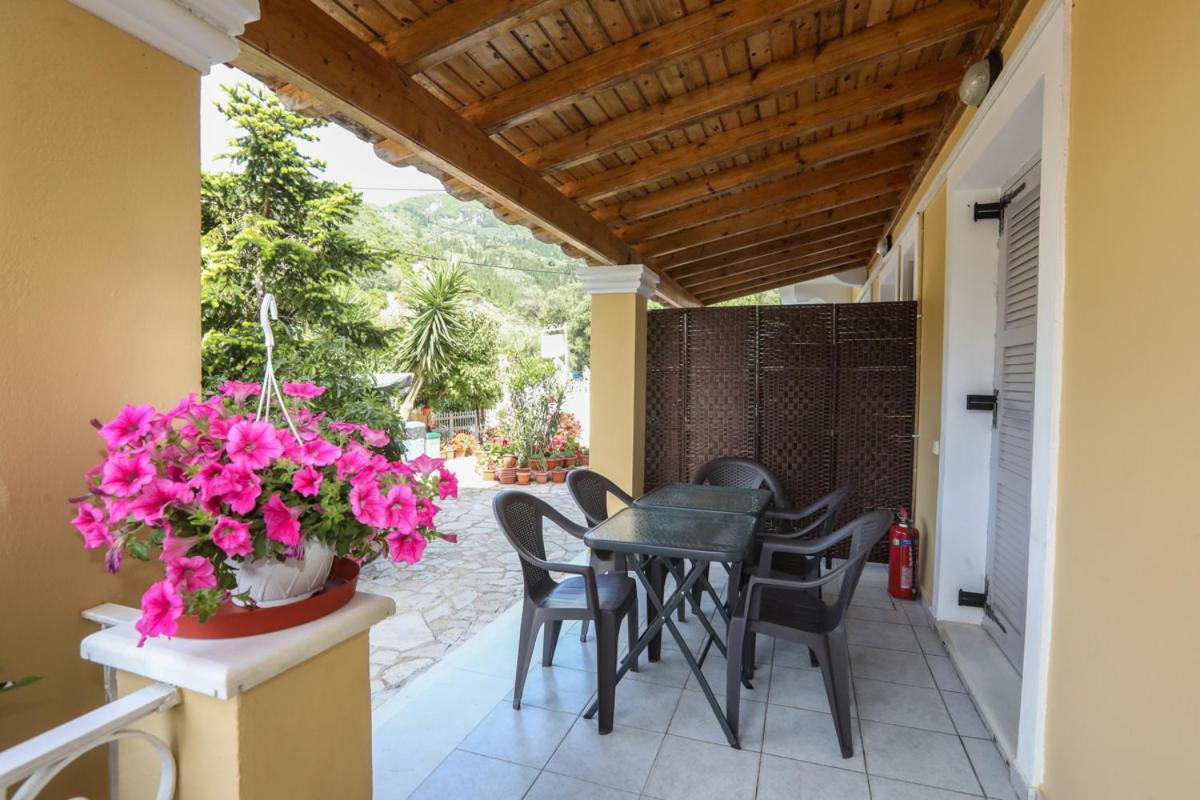 Marina Apartments, Agios Gordios  Exterior photo