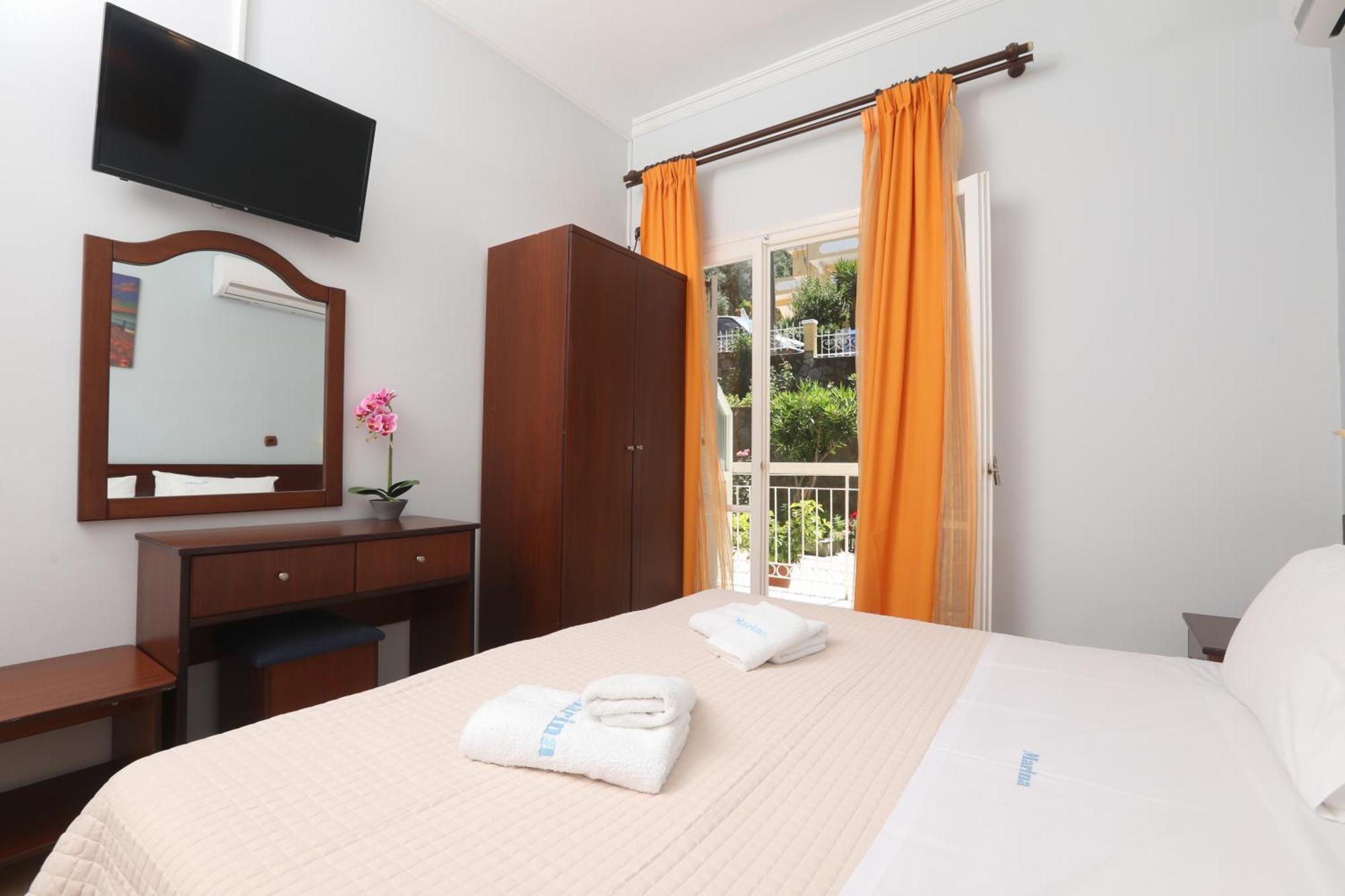 Marina Apartments, Agios Gordios  Exterior photo